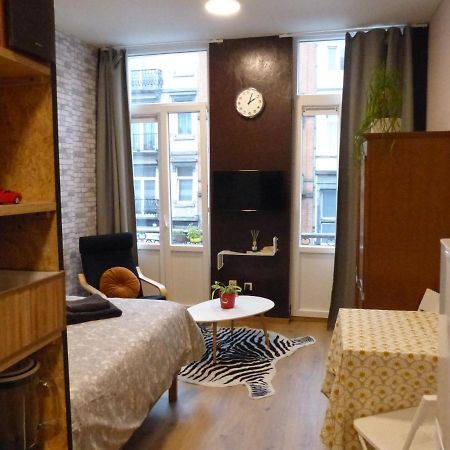 Superbe Studio Au 1Er Etage, Proche De La Gare Du Midi Bryssel Exteriör bild