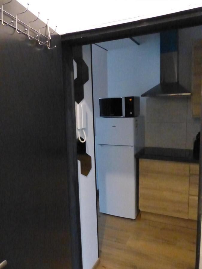 Superbe Studio Au 1Er Etage, Proche De La Gare Du Midi Bryssel Exteriör bild